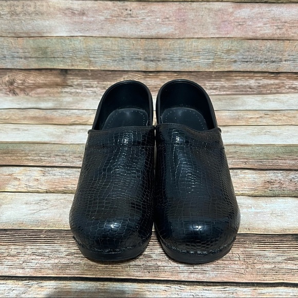 Sanita Black Patent Leather Nursing Clogs - Picture 5 of 9